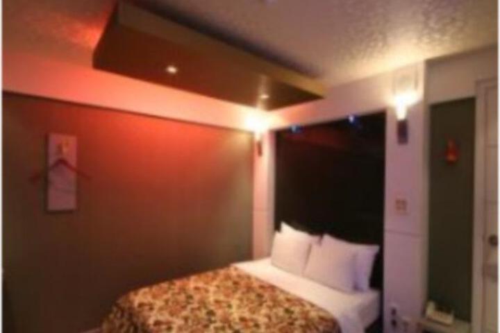 Room 3 of 6
