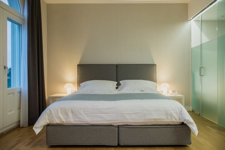 Room 4 of 32