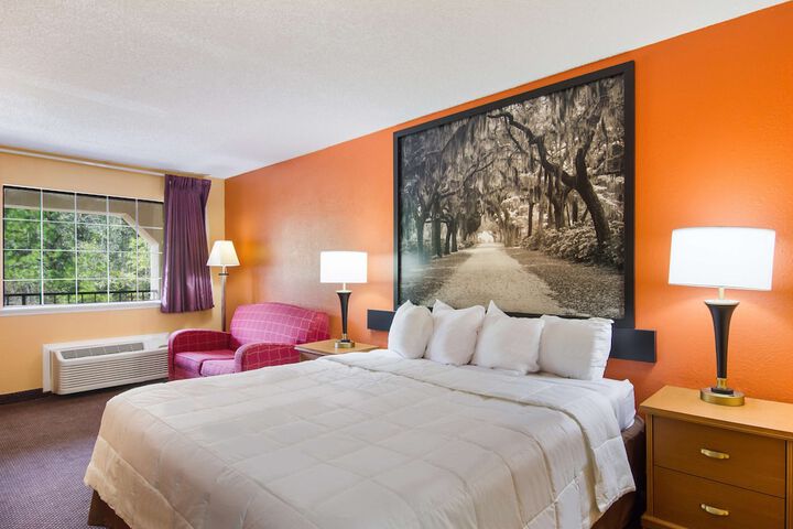 1 King Bed (10 of 22)