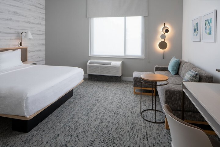 Room 12 of 27