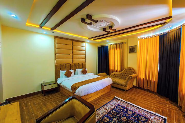 Room 3 of 43