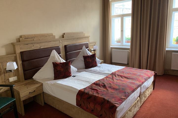 Room 5 of 19