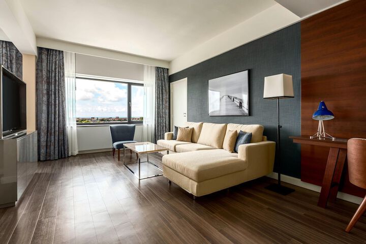 Room 16 of 76