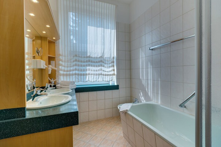 Room 12 of 40