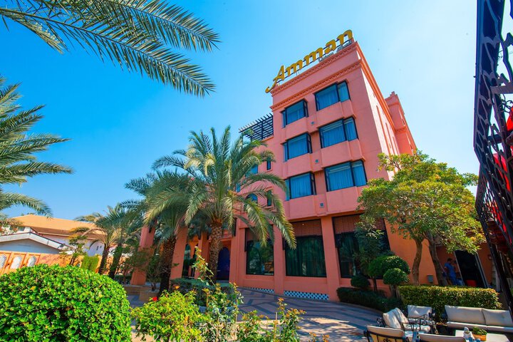 Hotel Exterior 126 of 129