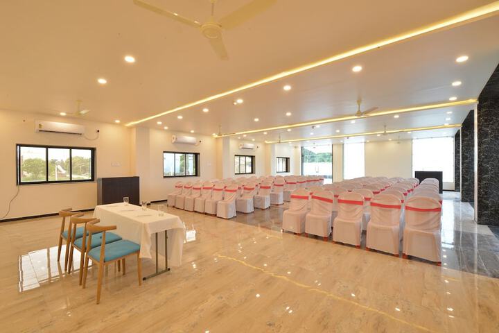 Ballroom/Hall 40 of 48
