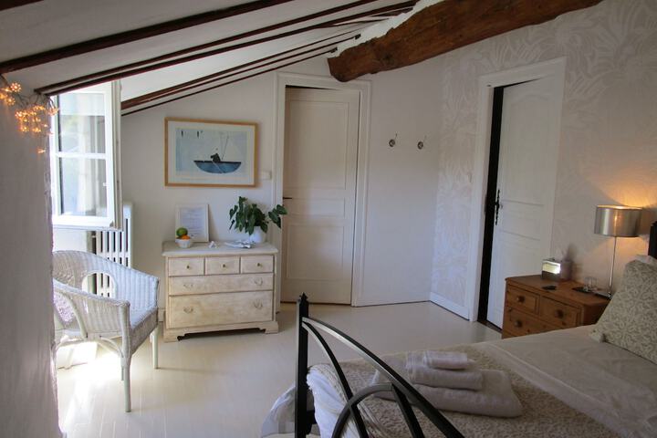Room 9 of 21
