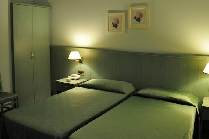 Room 11 of 36