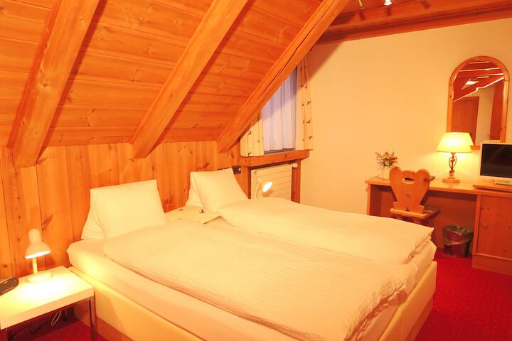 Room 21 of 37