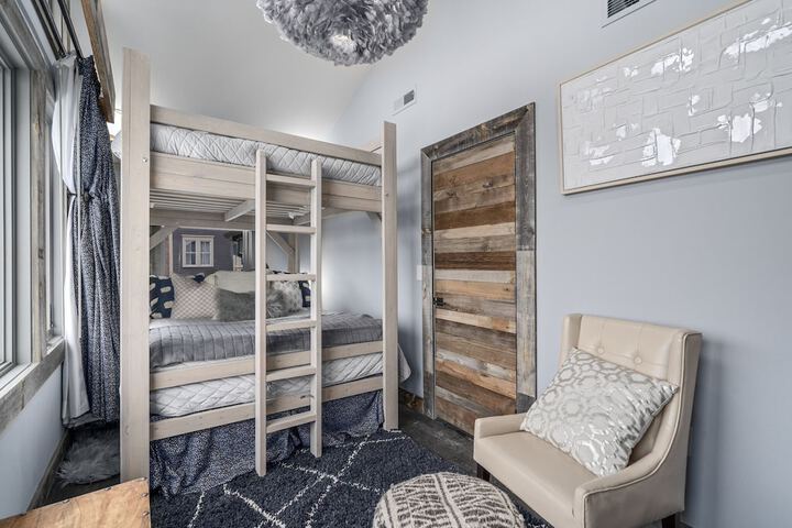 Room 6 of 52