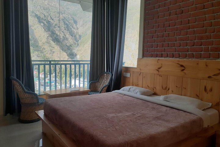 Room 11 of 24