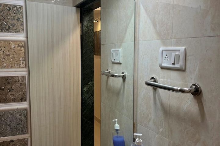 Room 6 of 15