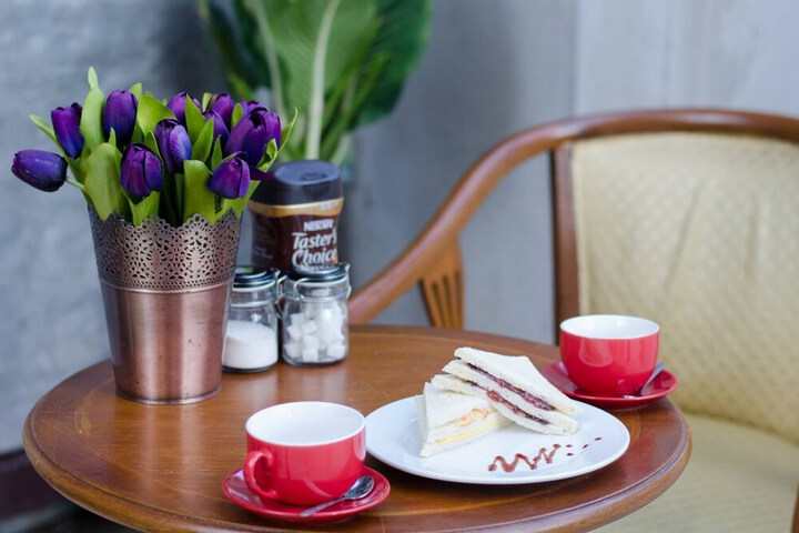 Breakfast/Coffee Service 9 of 20