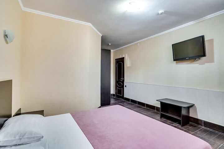 Room 25 of 33