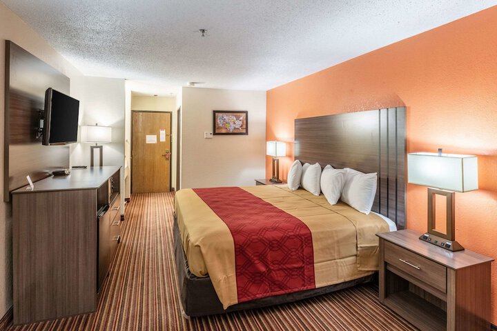 1 King Bed (6 of 13)