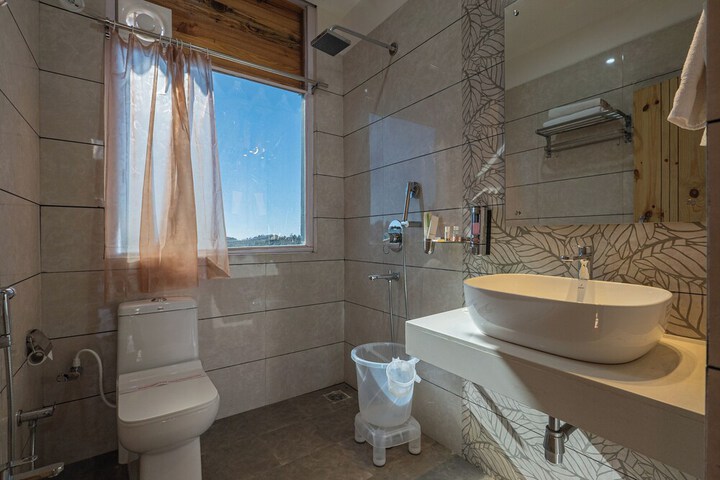 Room 15 of 19