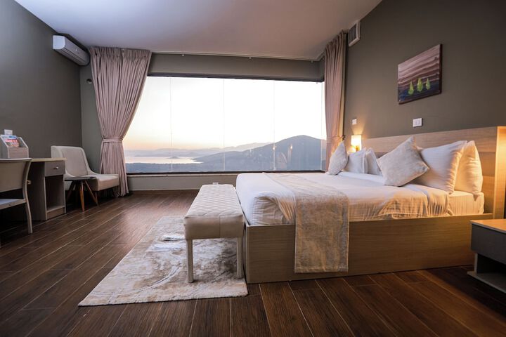 Room 47 of 120