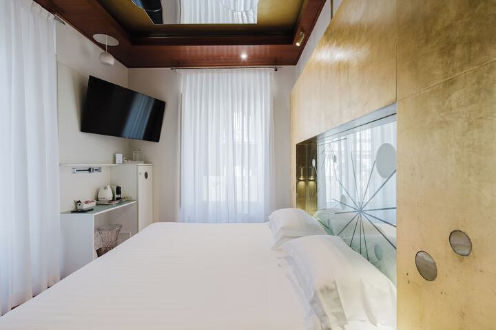 Room 28 of 87