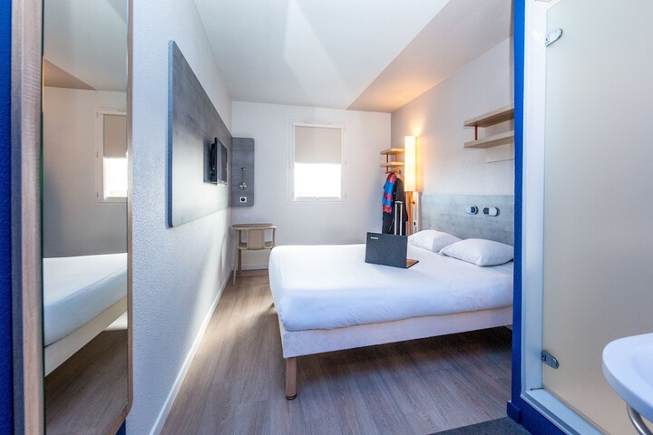 Room 13 of 37