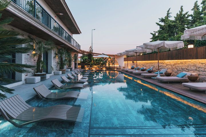 Pool 88 of 101
