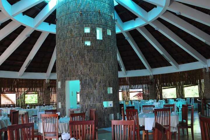 Dining 17 of 25
