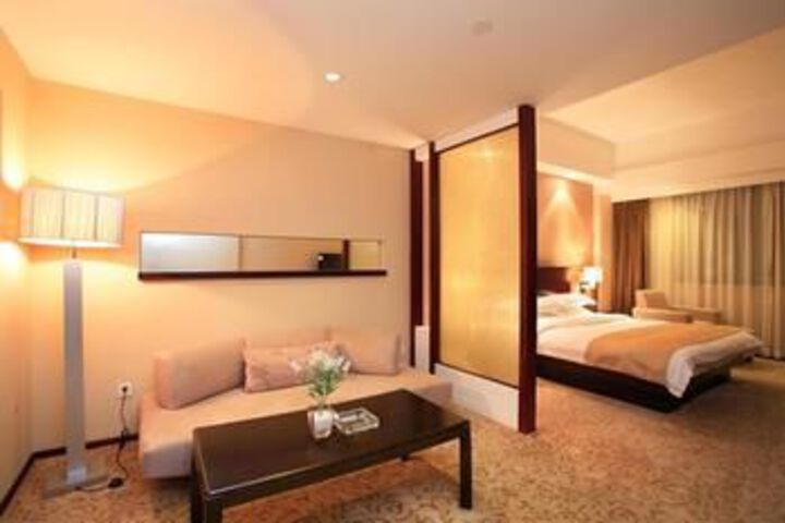 Room 8 of 14