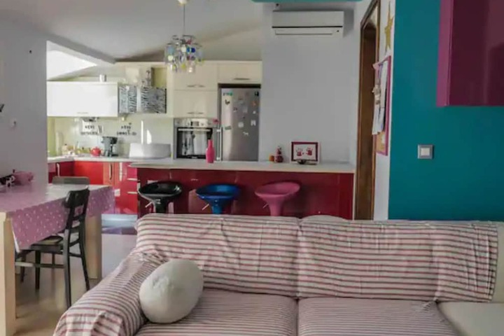 Room 12 of 65