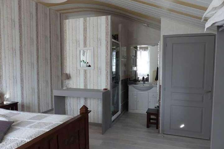 Room 4 of 40