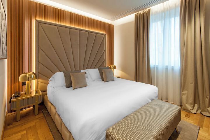 Room 37 of 157