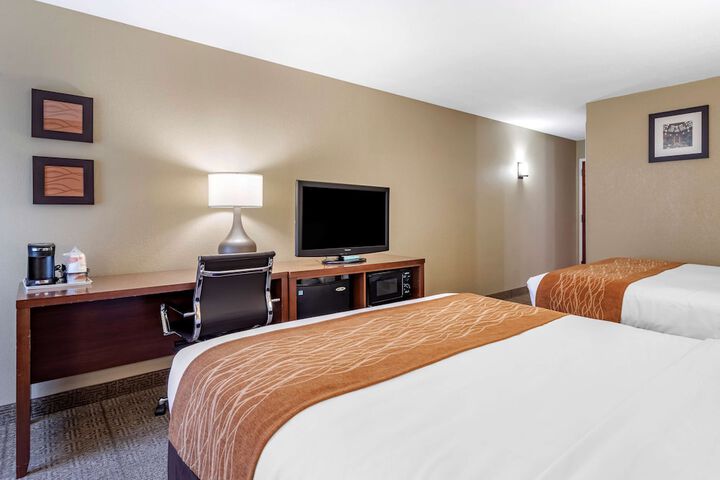 2 Queen Beds (1 of 6)