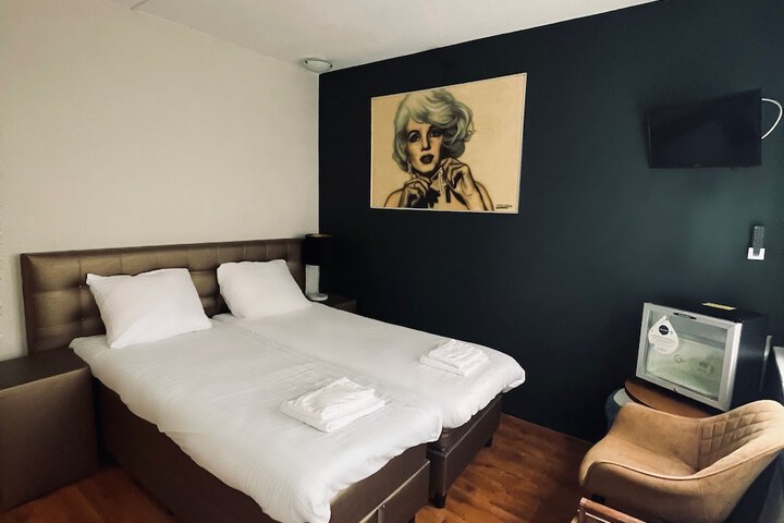Room 9 of 132