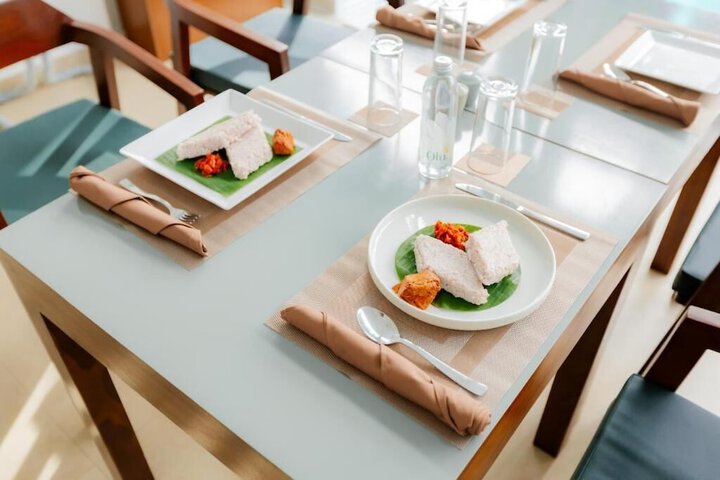 Dining 16 of 21