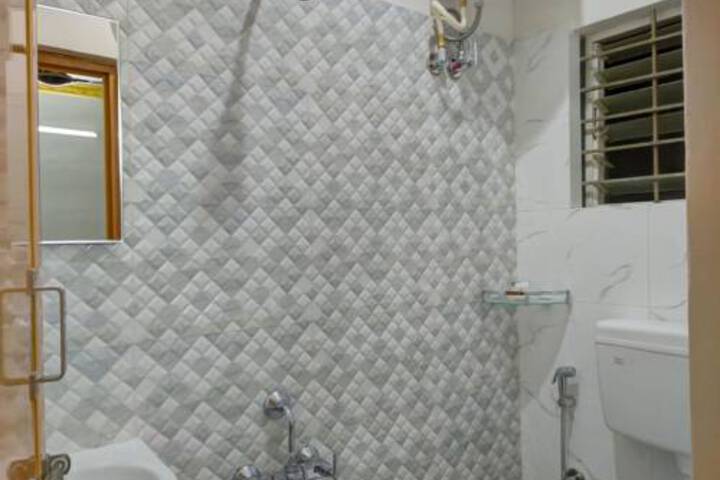 OYO 11093 Hotel Rathod Suites