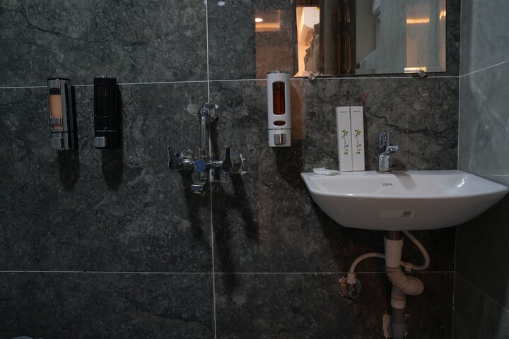 Room 7 of 12