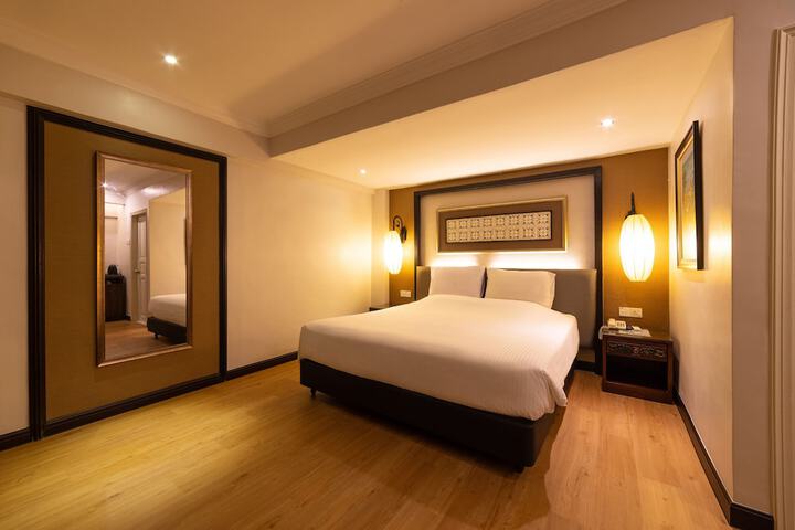 Room 16 of 44