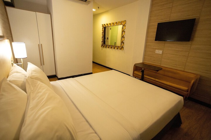 Room 13 of 110