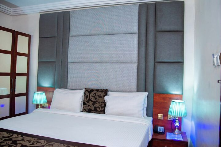 Room 3 of 35