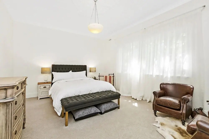 Room 2 of 10