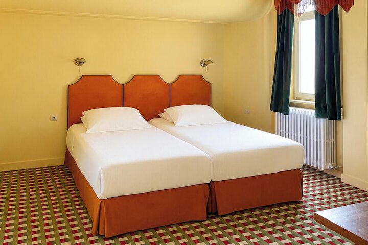 Room 32 of 88