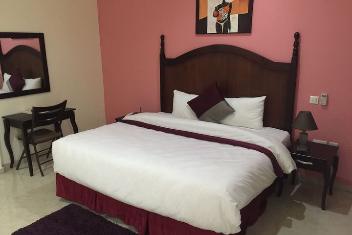 Room 10 of 13