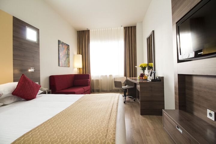 Room 16 of 83