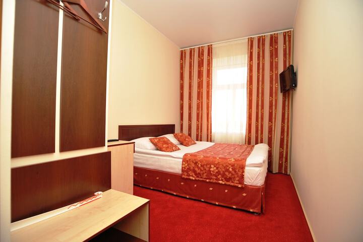 Room 4 of 27