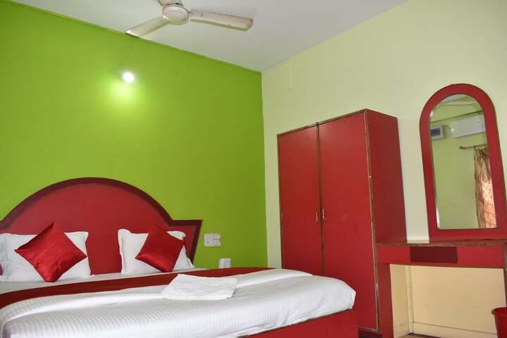 Room 5 of 14