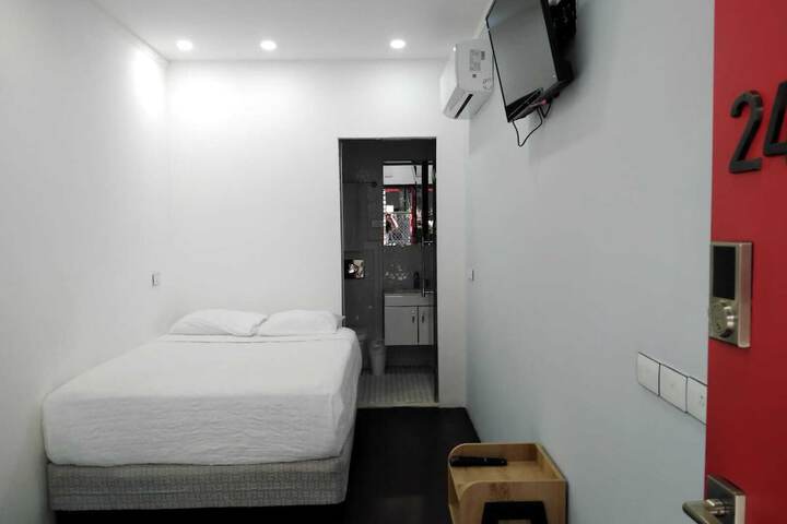 Room 16 of 36