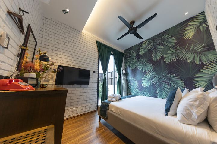 Room 21 of 49