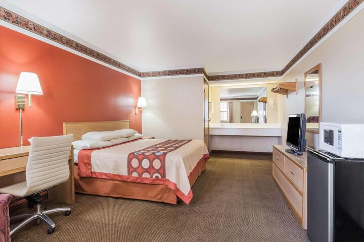 1 King Bed Deluxe Room (12 of 12)