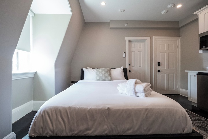 Room 26 of 100