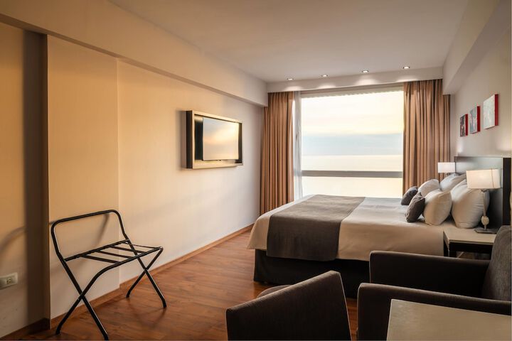 Room 27 of 104