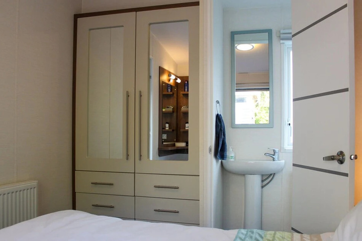 Room 5 of 13