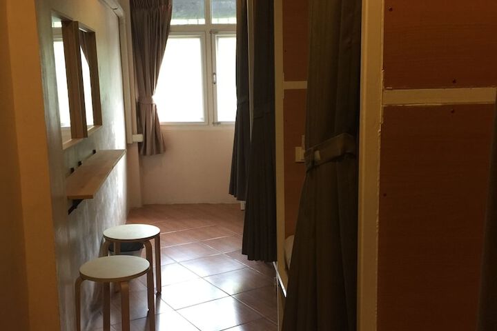 Room 30 of 48